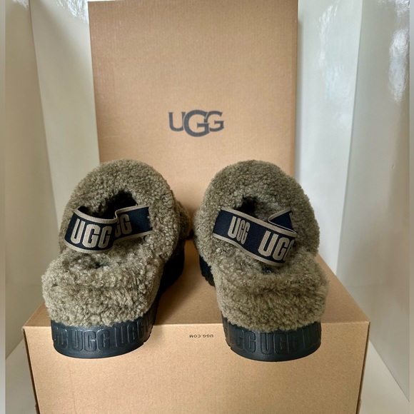 New UGG Sheepskin Army Green Fuzzy Platform Strap Sandals - Picture 7 of 11